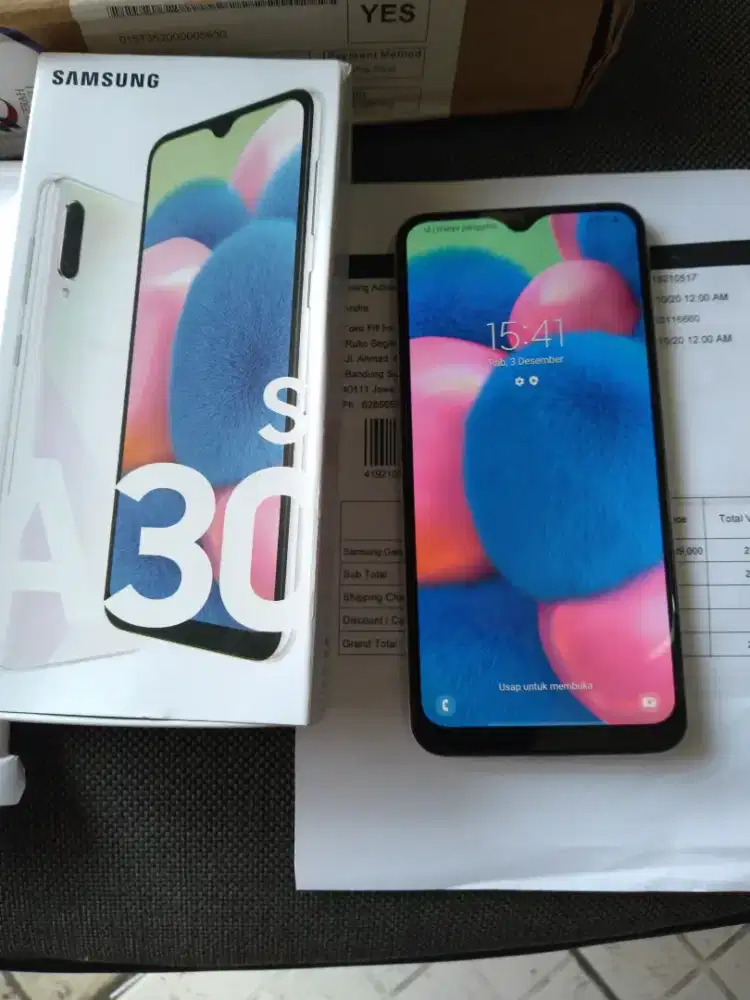 Samsung A30S handphone