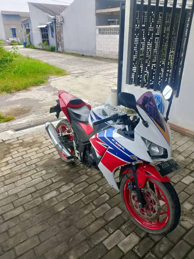 Jual Cepat Motor CBR 150 warna pavorit