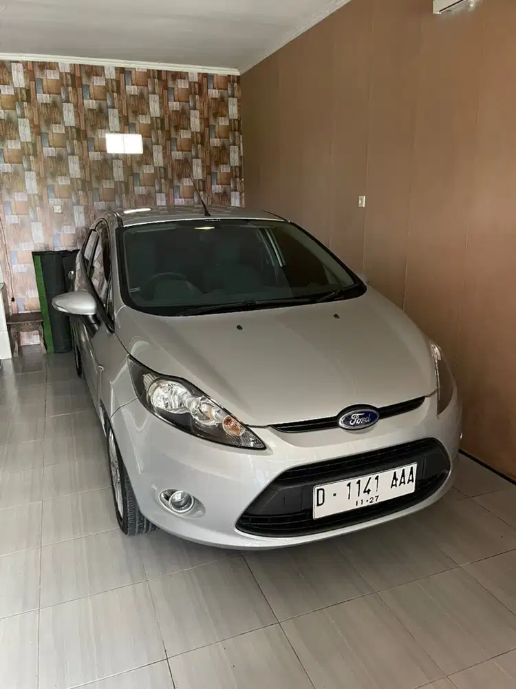 LOW KM Ford Fiesta 2012 Bensin