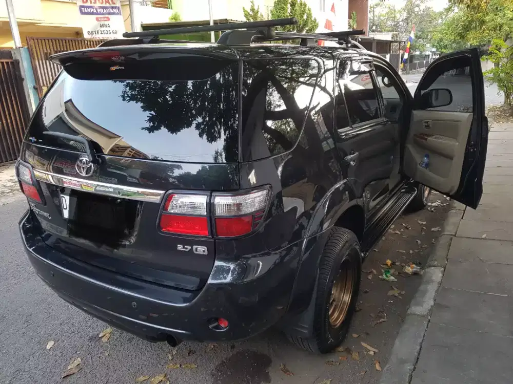 Dijual Toyota fortuner 2009 AT