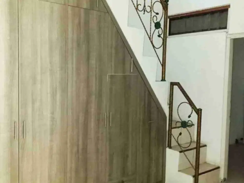 Dijual Rumah Tingkat 1,5 Lantai Siap Pakai Di Perumahan Tanah Mas, Semarang