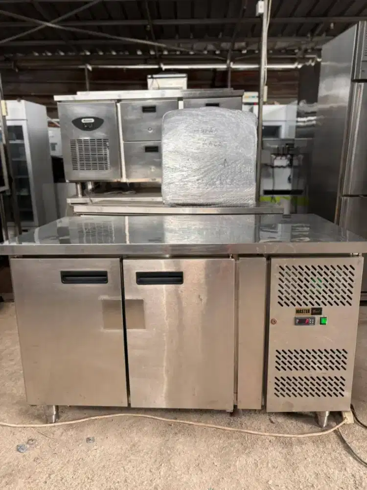 Butuh Cepat Laku → Harga Saya Turunin, Undercounter chiller 2 pintu