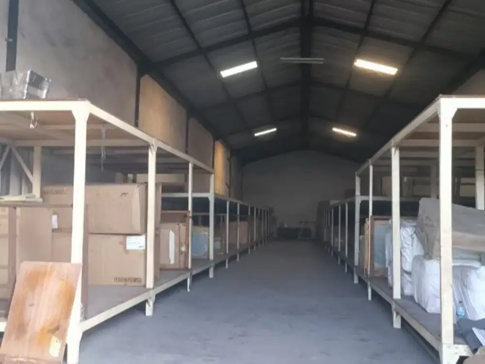 Disewakan gudang Margomulyo permai, bebas banjir