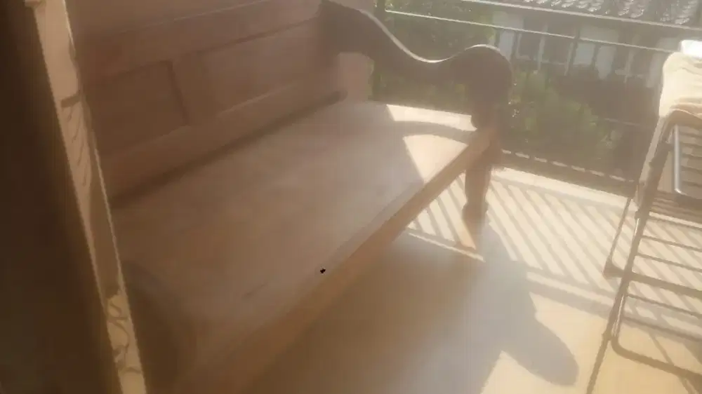 Di jual kursi dan meja dari kayu jati asli