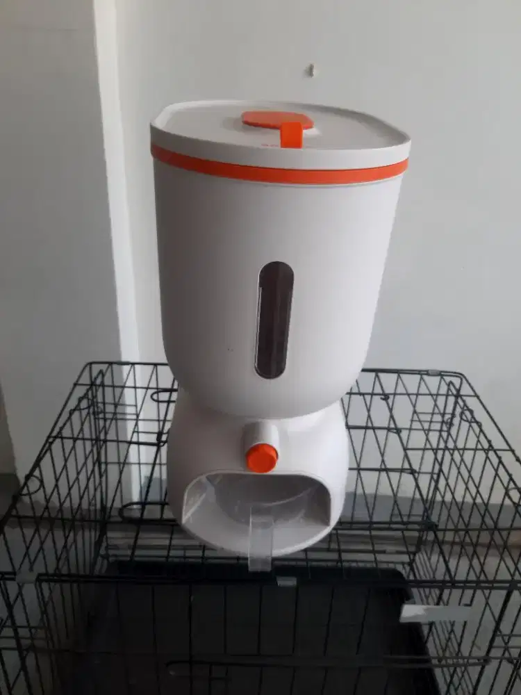 BOX Tempat Beras Merk BonBox Seperti Baru Muat 10kg