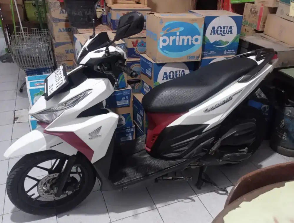 Di jual cepat honda vario 150 taon 2016