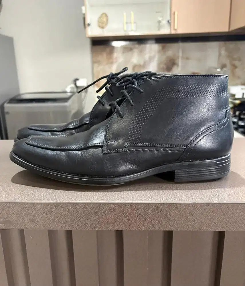 Sepatu Formal Kerja Hush Puppies High Aldo Veja Asics New Balance