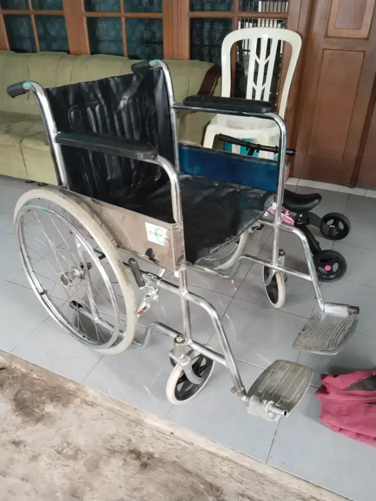 Dijual kursi roda second layak pakai harga bersahabat