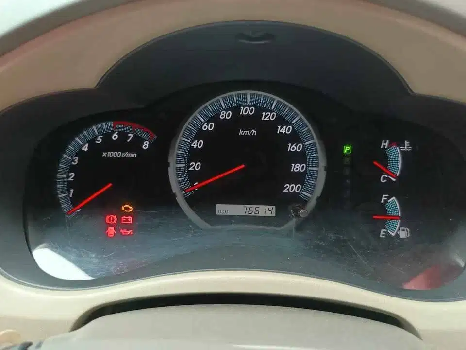 INNOVA BENSIN V LUXURY 2.0 AT 2014