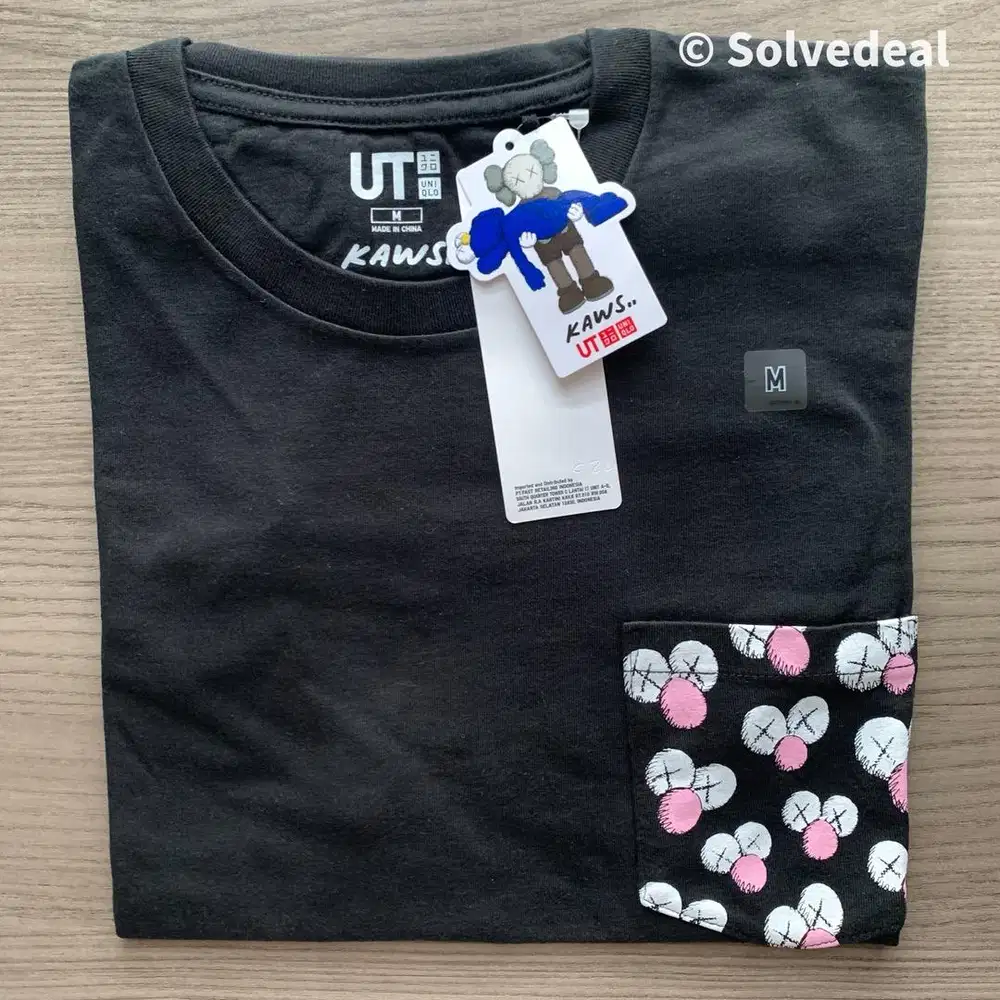 Kaos Uniqlo x Kaws BFF Pocket Hitam