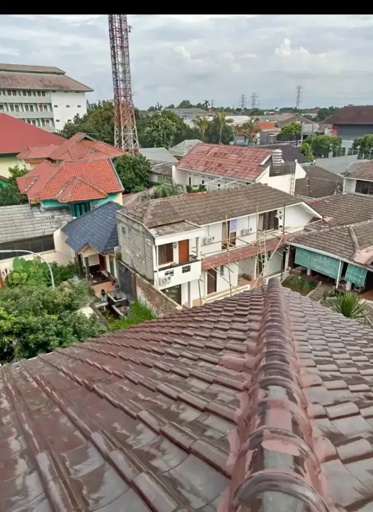 Perbaikan atap bocor