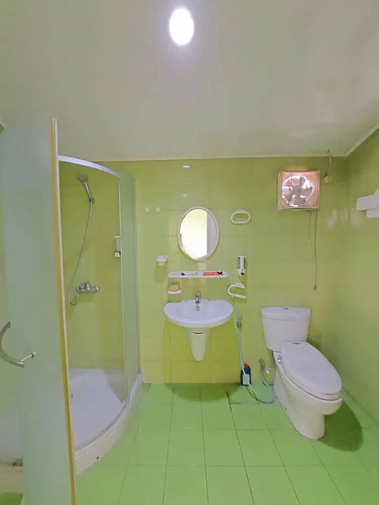 Rumah Lokasi Strategis Cocok untuk Usaha di Bintaro BW-13377