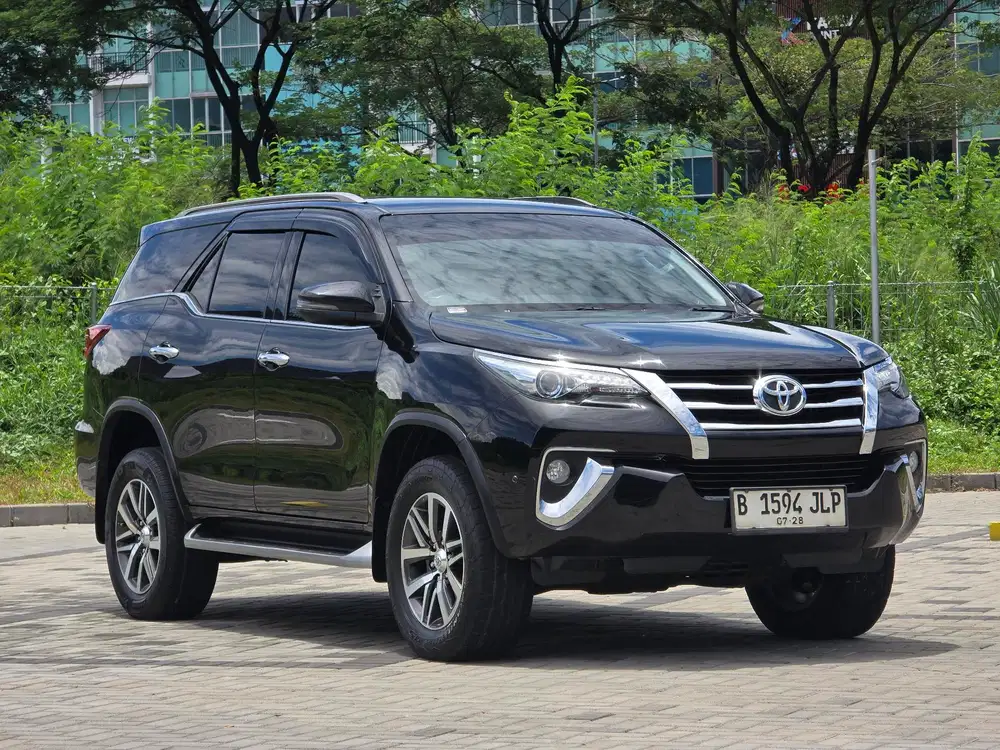 Toyota Fortuner 2.4 Vrz 4x2 AT
2019
Hitam