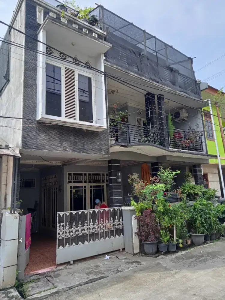 Dijual rumah 3 lantai tanpa perantara