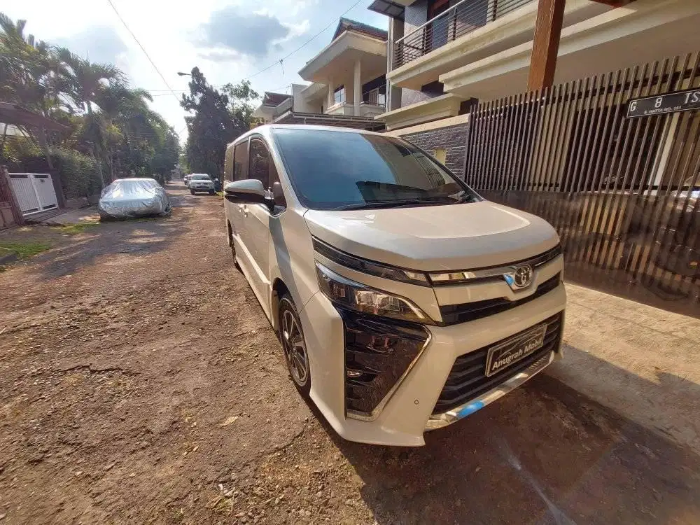 Toyota Voxy 2.0 Matic 1tangan dari baru