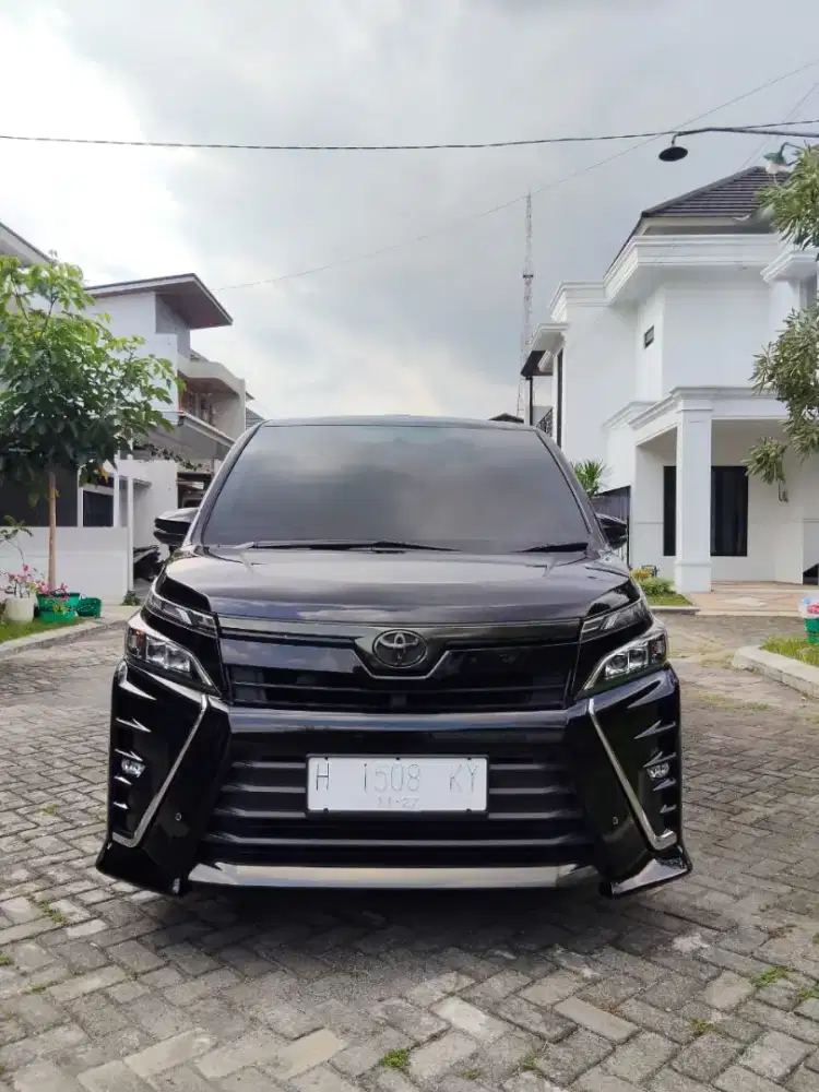 Toyota Voxy 2.0 matic bensin 2018