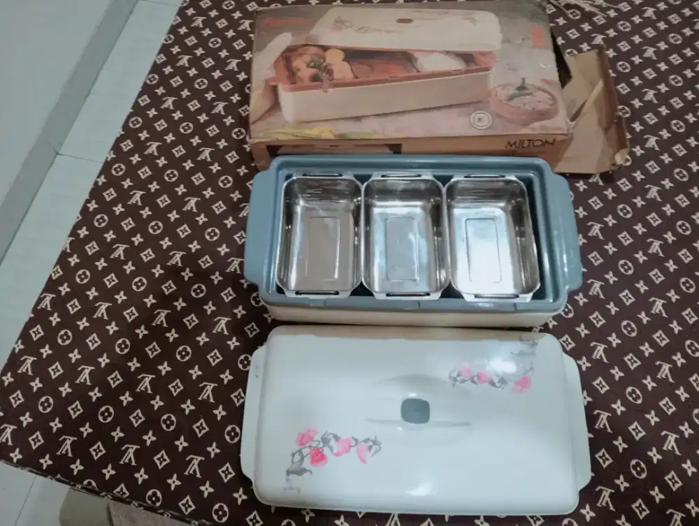Lunch box merek milton