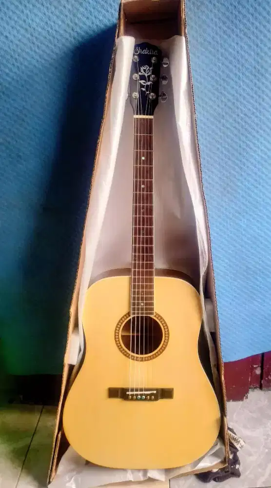Akustik elektrik original Top Solid Shakira Jaenis 04 gitar mulus