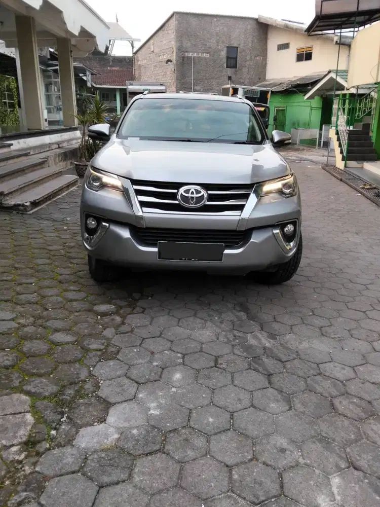 Toyota Fortuner 2.4 VRZ AT 2016 – Abu-abu, Km 200rban