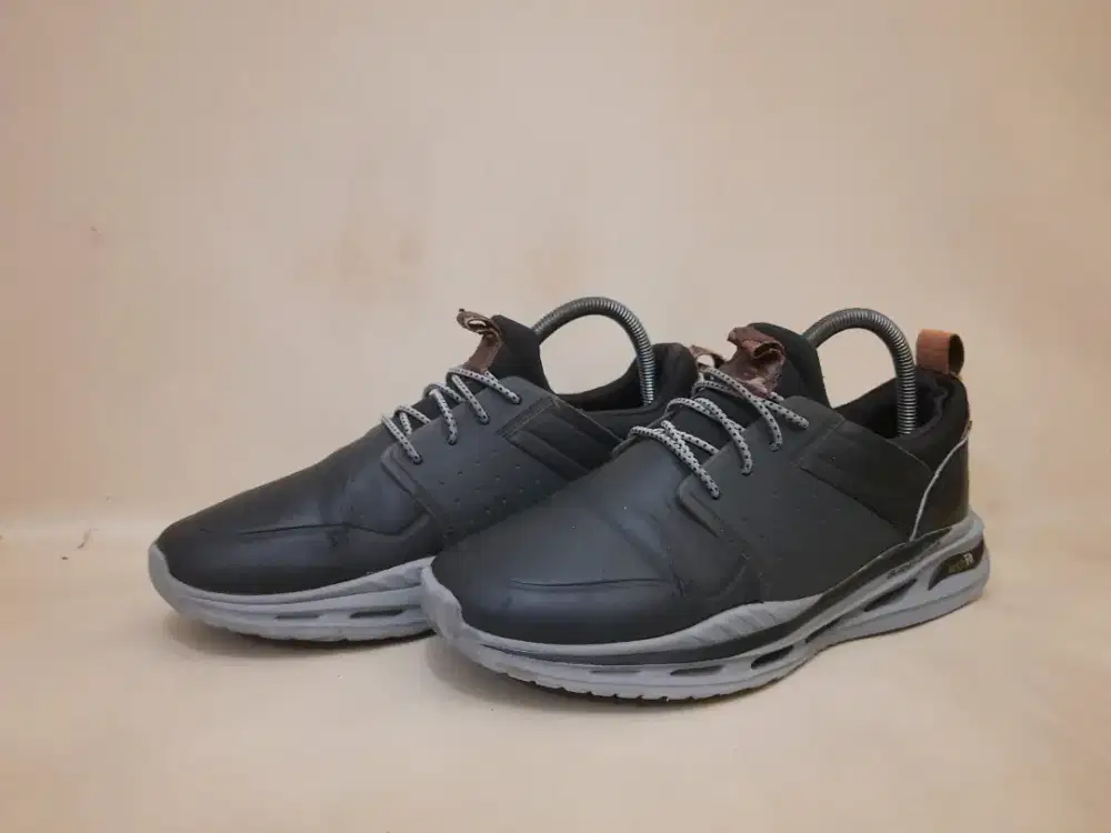 Skechers Arcfit Orvan Pollick Original
Size 41 dan adidas nike