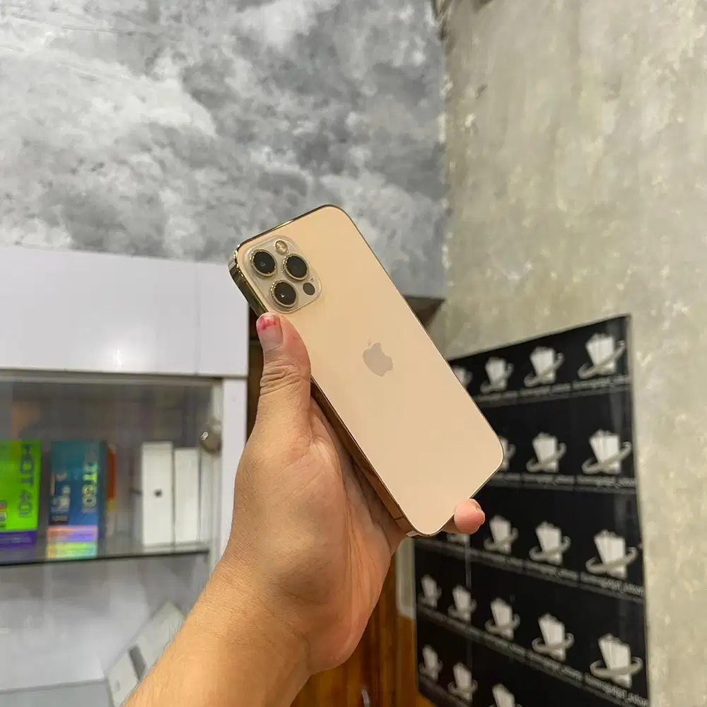 Iphone 12 Pro 256gb iBox mulus fullset original. TT juga bisa