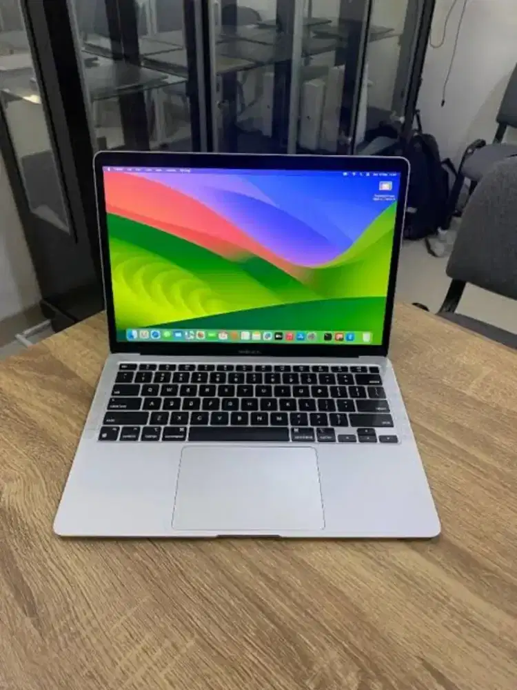 Macbook Air M1 256GB fulset mulus resmi ibox