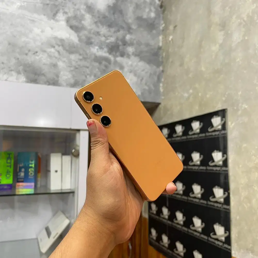 Samsung S24+ 5G 12/512 mulus fullset original. TT juga bisa