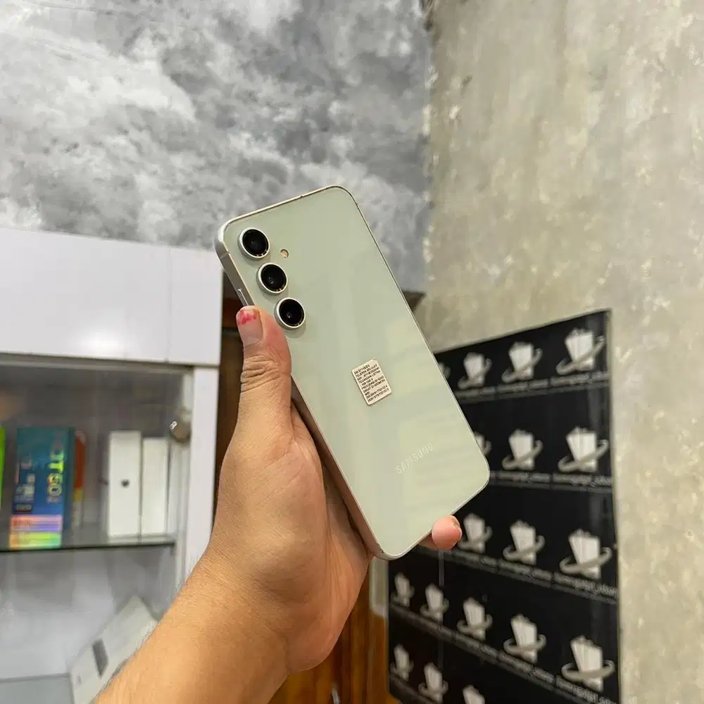 Samsung S23 FE 5G 8/128 fullset original dan bergaransi. TT juga bisa