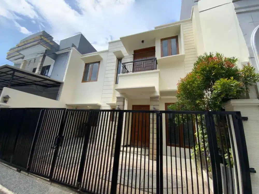 Rumah SiapHuni Selisih Satu Rumah Dari Jalan 2 Mobil Dan Dekat Taman