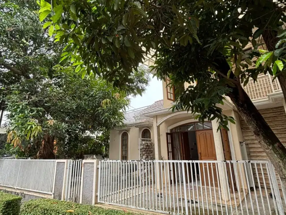 Rumah Posisi Hook Modern Siap Huni di Bintaro Sektor 2 | KH