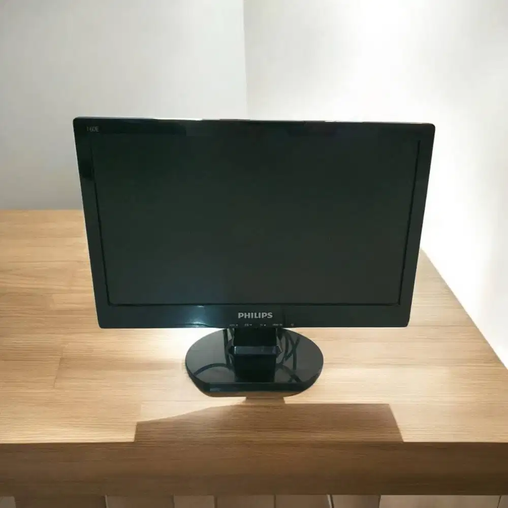 LCD Monitor Philips 16 inch Wide Minus (lengkap kabel siap pakai )
