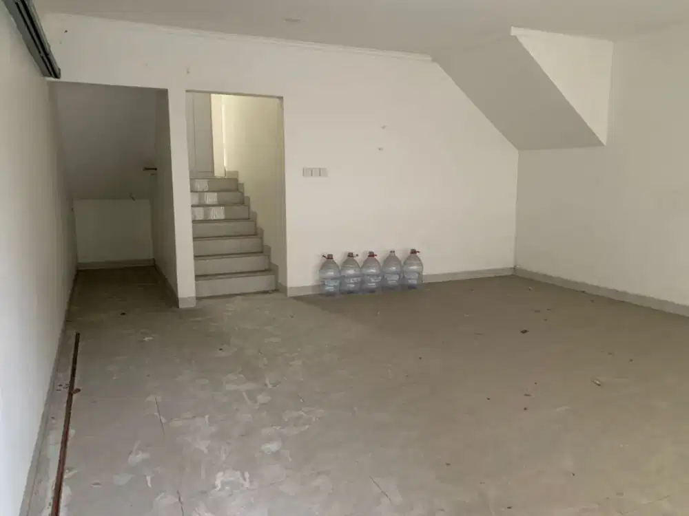 dijual rumah siap huni taman surya 5