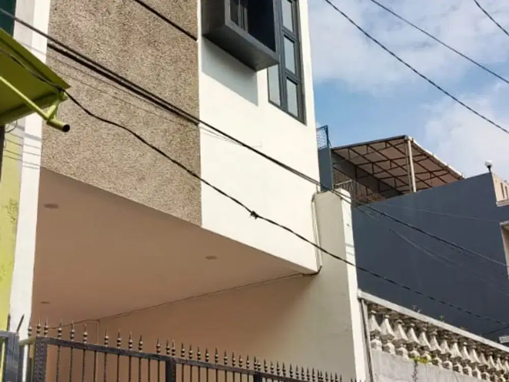 Rumah baru Kelapa Gading BCS 4x17m 3 lantai (untuk kost)