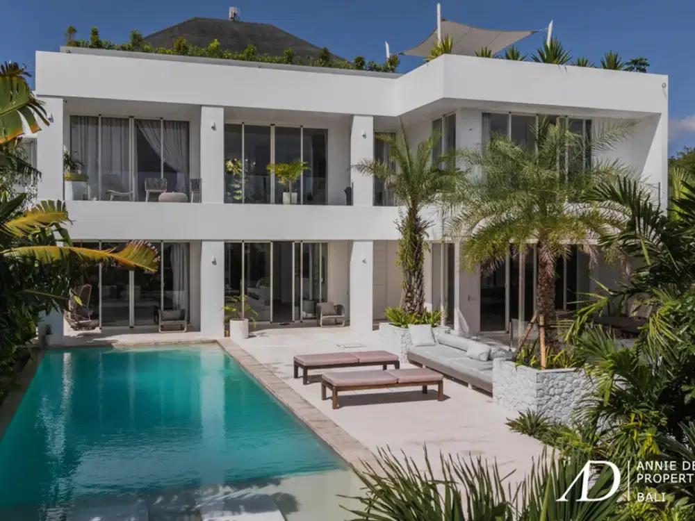 FREEHOLD | MODERN DESIGN VILLA WITH ROOFTOP & OCEAN VIEWS