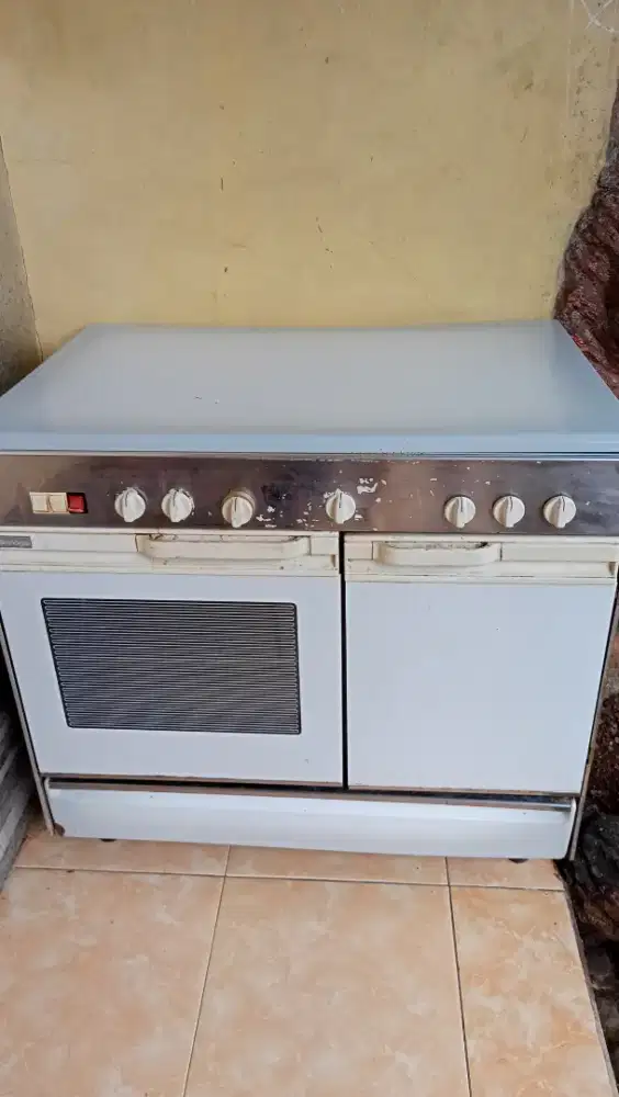Tecnogas Kompor dan oven  5 tungku