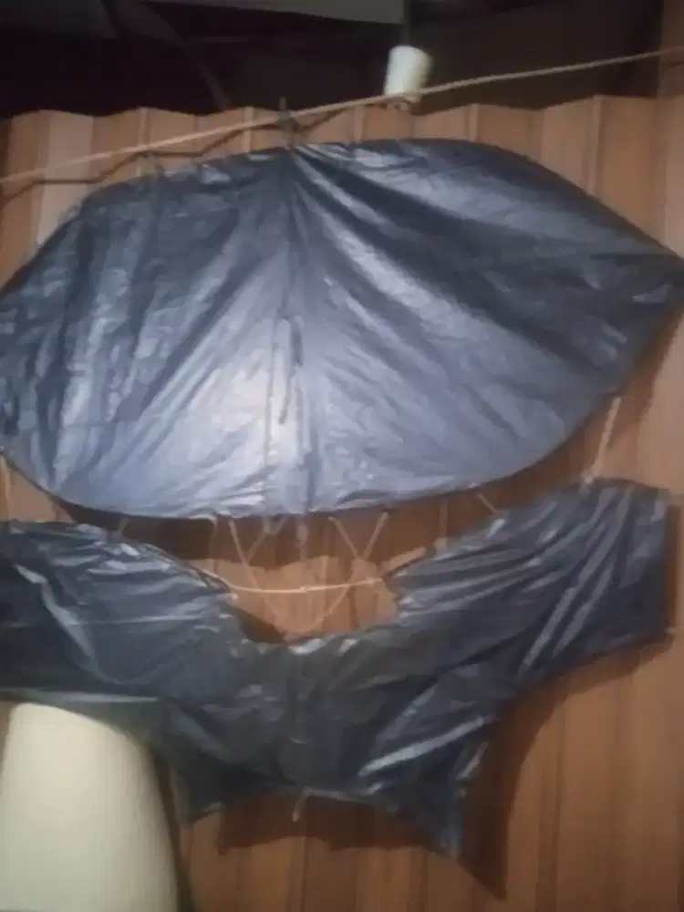 Layangan kelawar ukuran besar terbang mulus