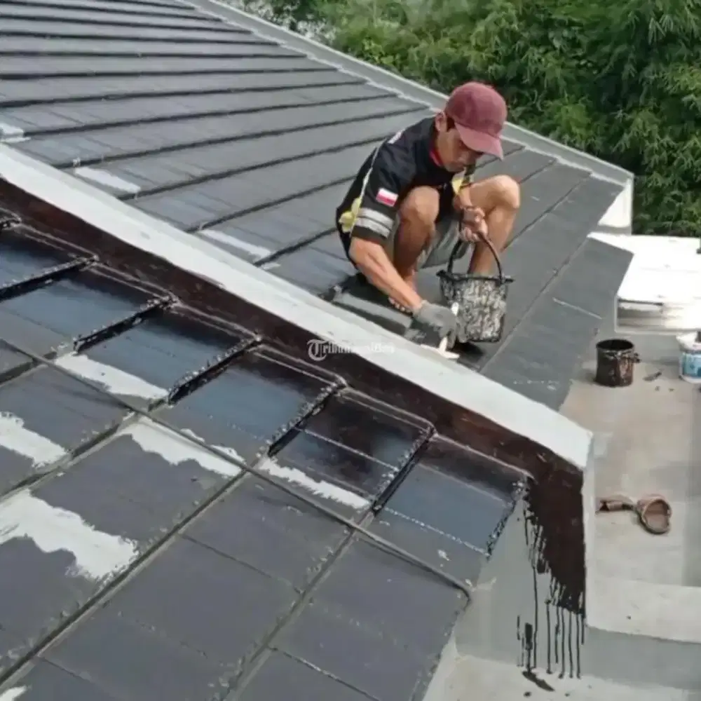 Perbaikan atap bocor