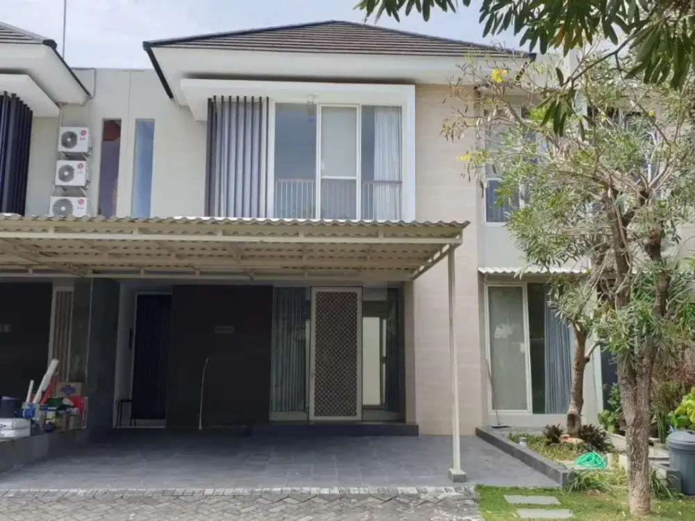 SEWAKAN RUMAH DI PELICAN HILL CITRALAND SURABAYA , 2 LT MINIMALIS .