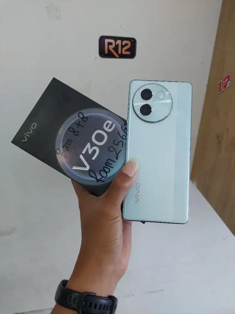 Vivo V30e 5G 8/256 seken fullset resmi