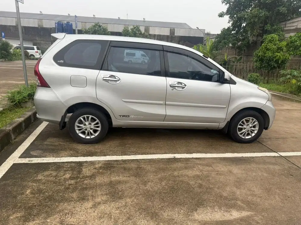 Jual Xenia 1.3 R 2012