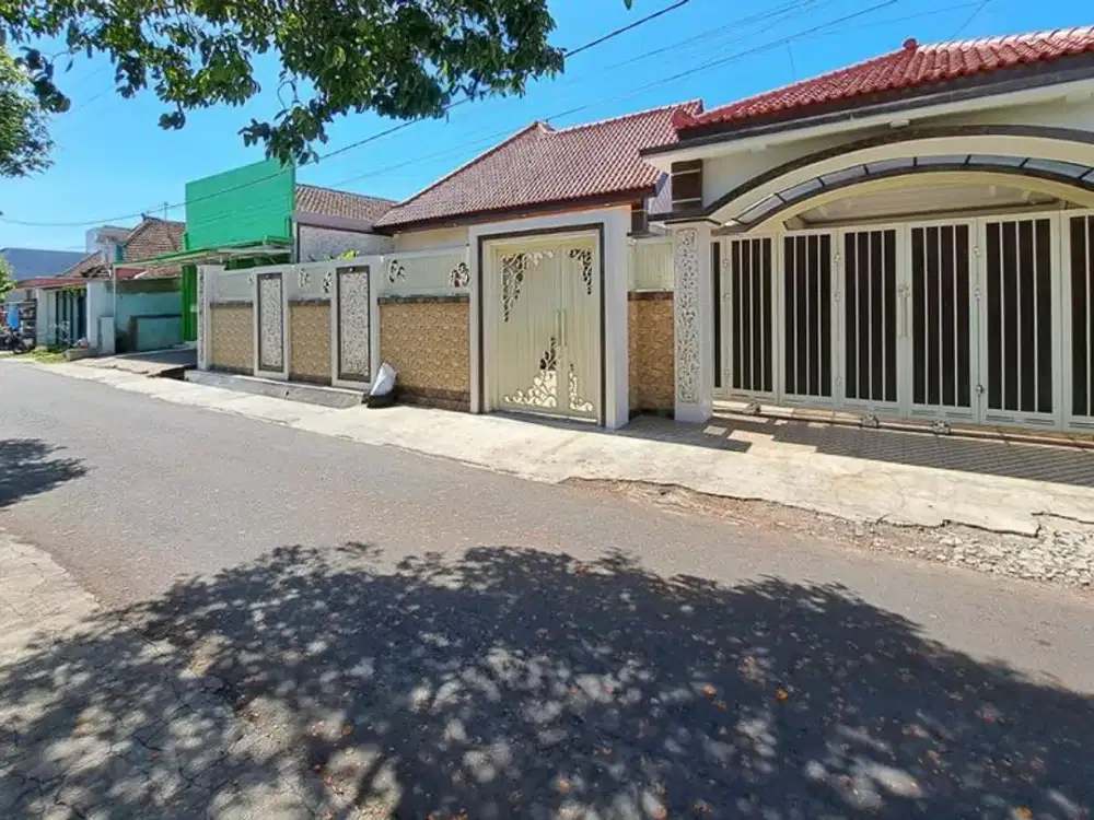 FOR SALE – Rumah Besar Lokasi Premium Jalan Gunung Rinjani – Singoturunan, Banyuwangi Kota (Jalan Utama)