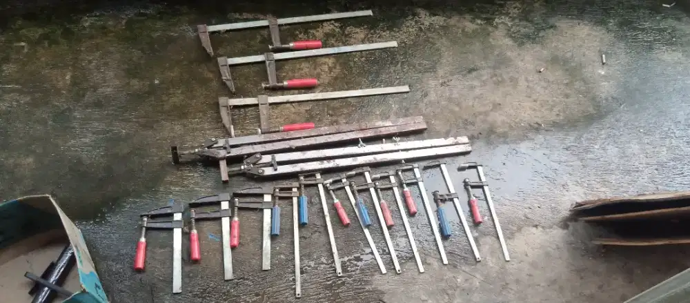 Klem kayu bahan besi