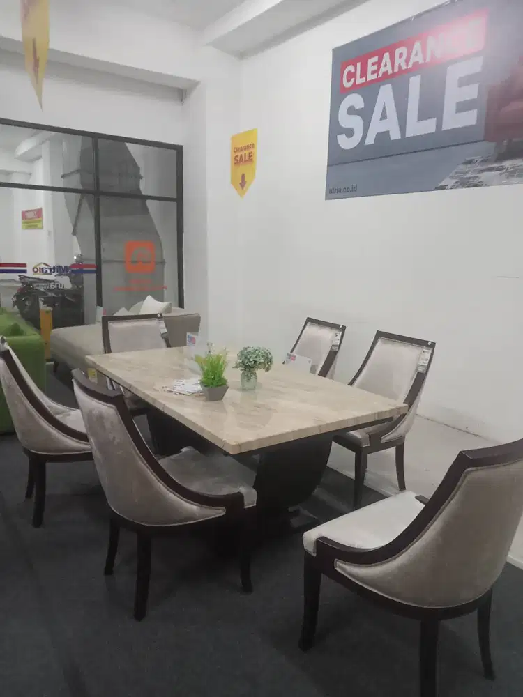 GANTI MEJA MAKAN MU DENGAN PROMO CICILAN HOME CREDIT