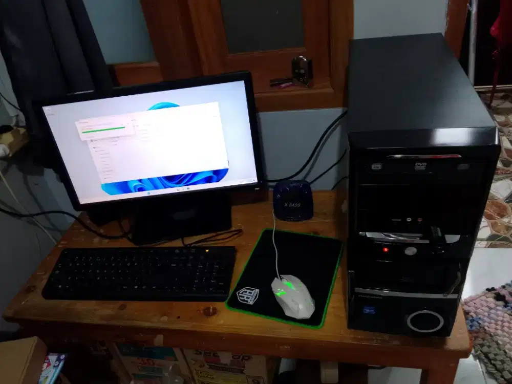 Pc full set Intel core i5 plus monitor dell 20 bisa vertikal