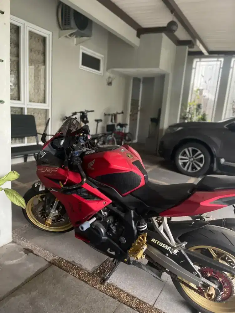 Dijual motor Honda CBR250RR WARNA MERAH, KONDISI TERAWAT!