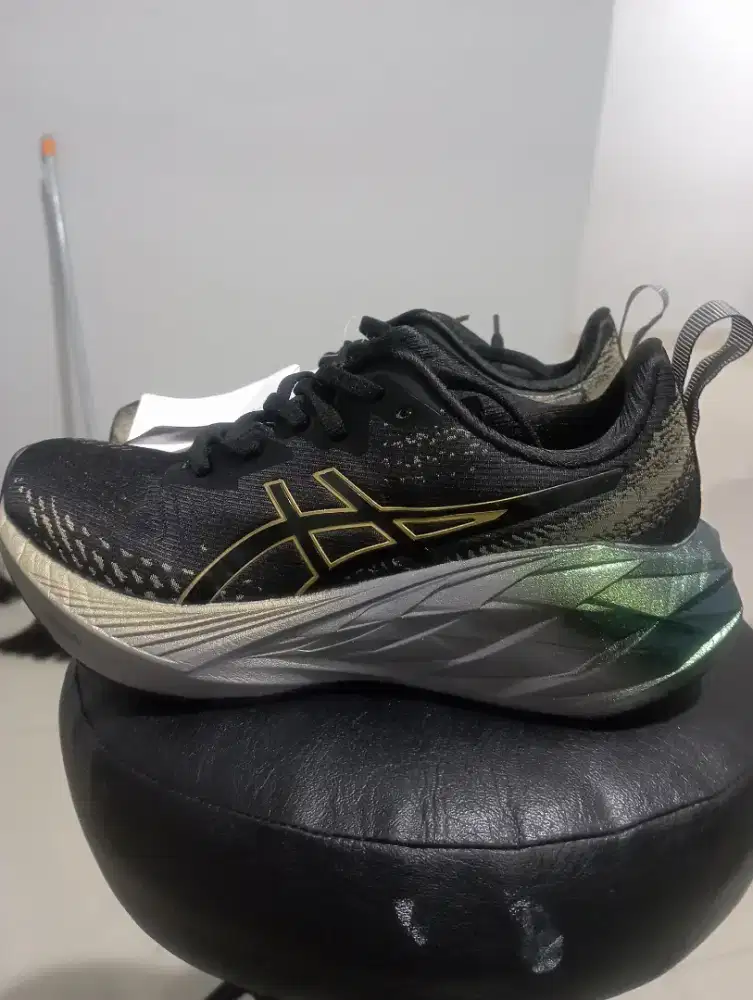 Jual sepatu ASICS Novablast 4