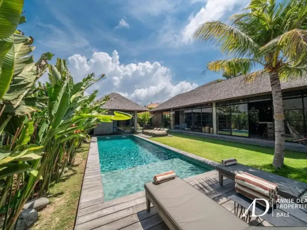 LEASEHOLD | MODERN TROPICAL VILLA WITH LUXURY DESIGN IN PRIME CANGGU