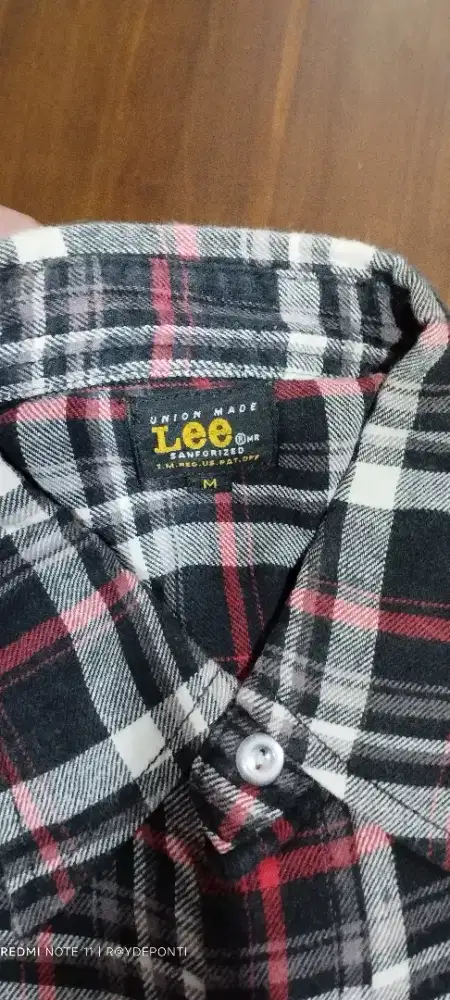 Kemeja Flanel motif kotak-kotak