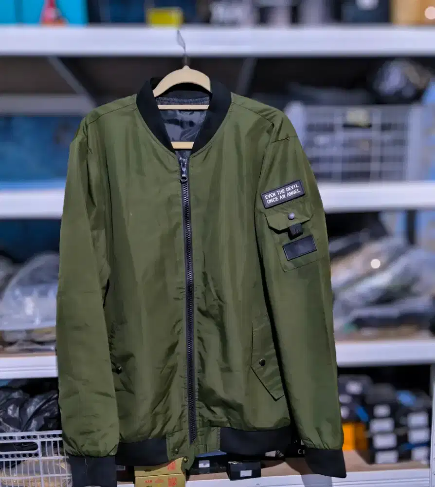Jaket boomber outdoor motor second like new jaket hijau army bomber