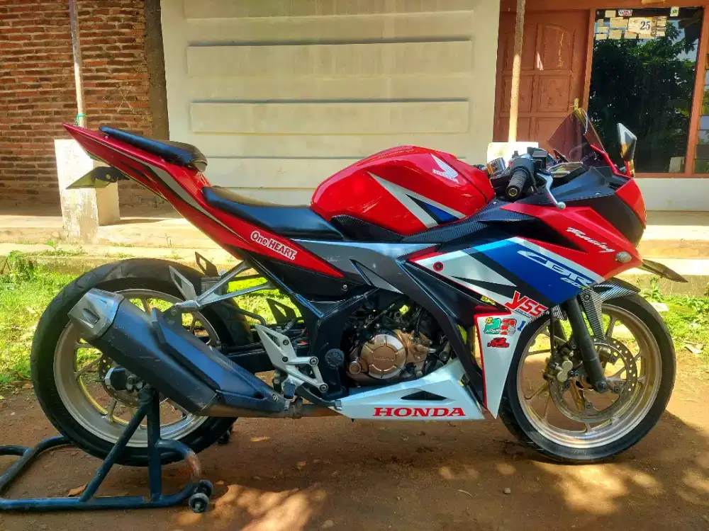HONDA CBR 150R 2018